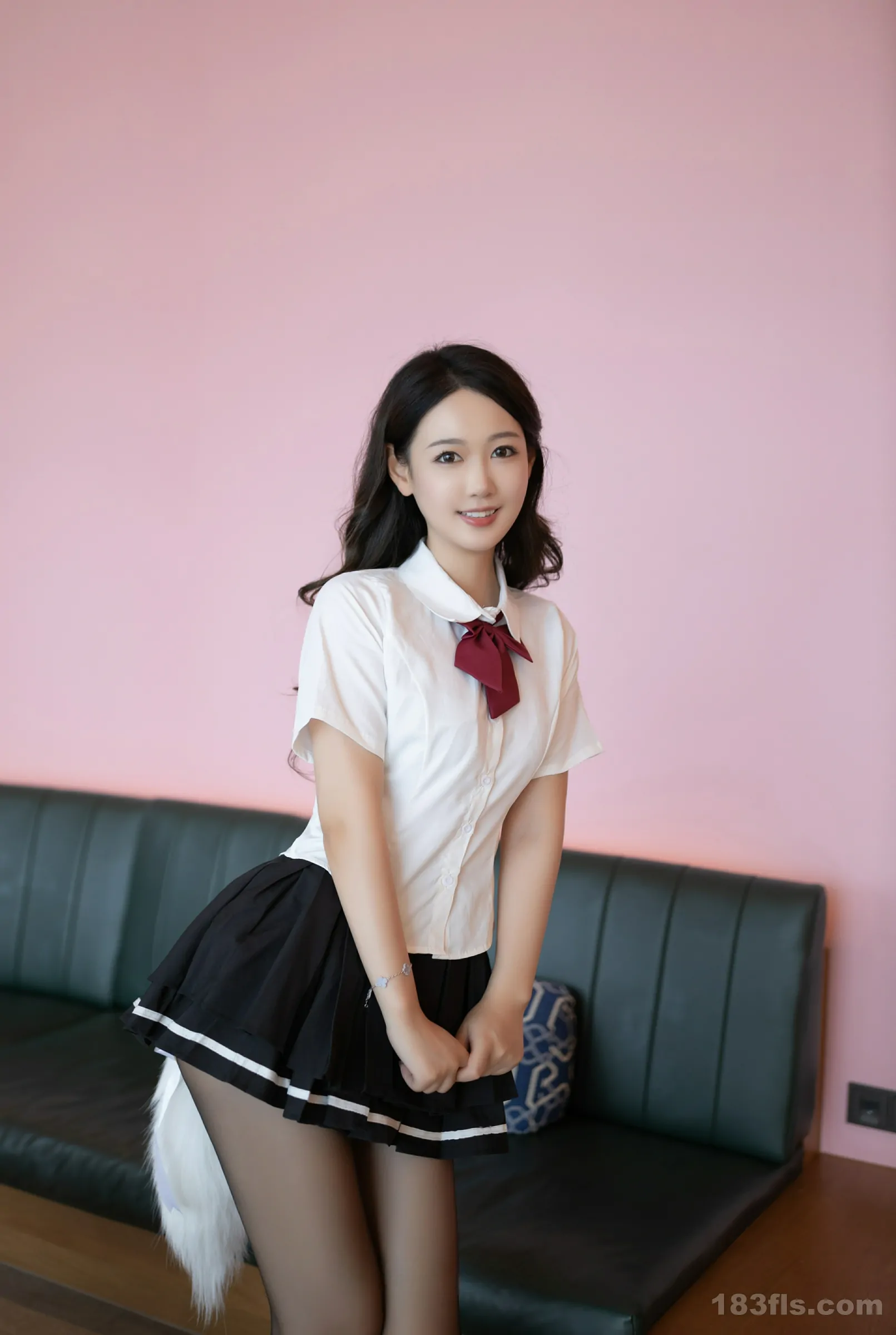 xiuren秀人网福利唐安琪大尺度私拍写真性感尾巴-第2张图片-宅男套图吧