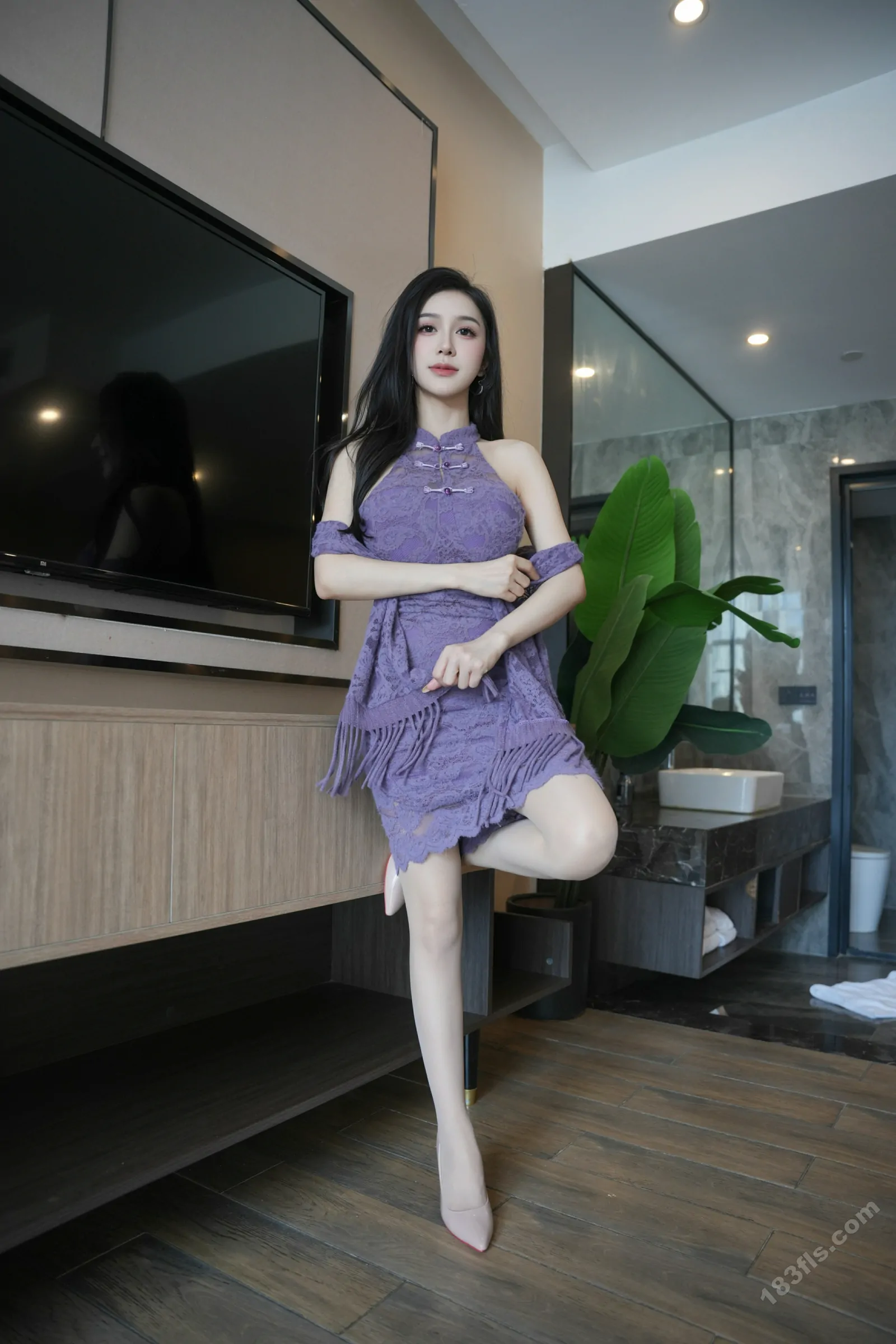 xiuren秀人网福利小阿娇Gill大尺度私拍写真紫色连衣裙-第2张图片-宅男套图吧 xiuren秀人网福利小阿娇Gill大尺度私拍写真紫色连衣裙-第2张图片-宅男套图吧