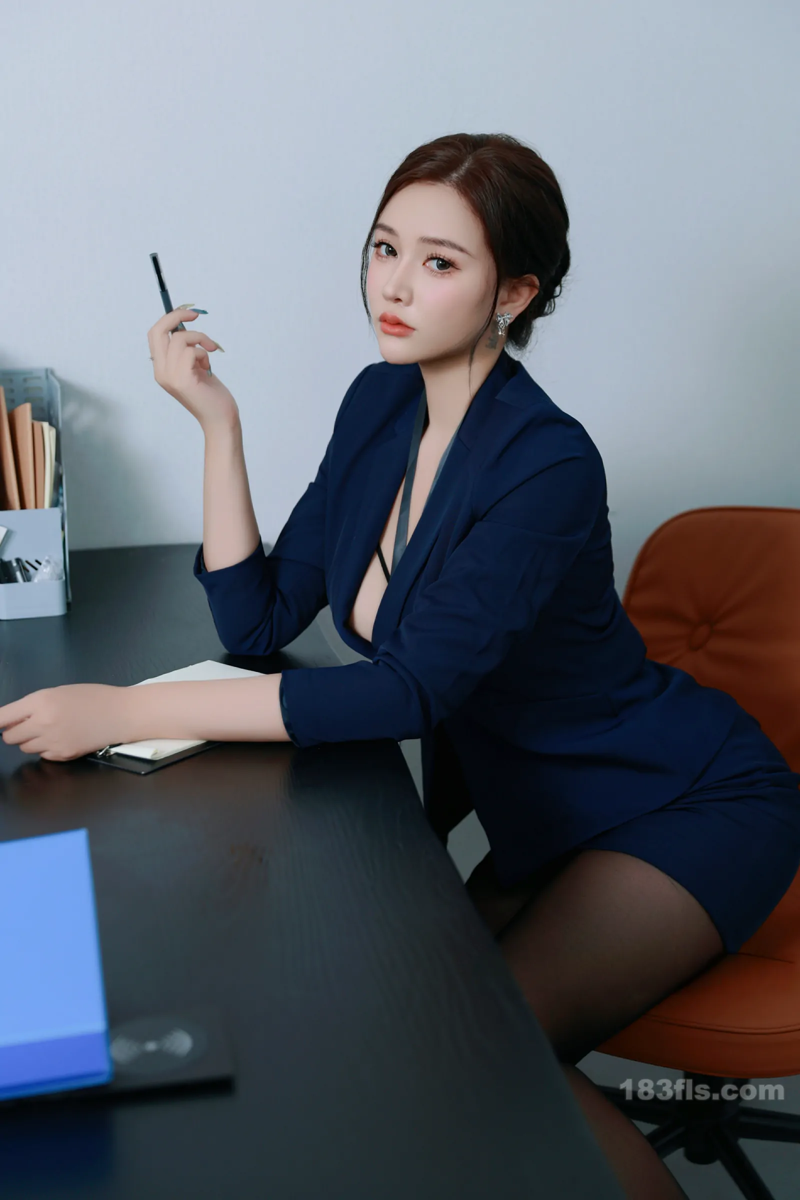 xiuren秀人网福利娜比大尺度私拍写真职业装OL-第2张图片-宅男套图吧