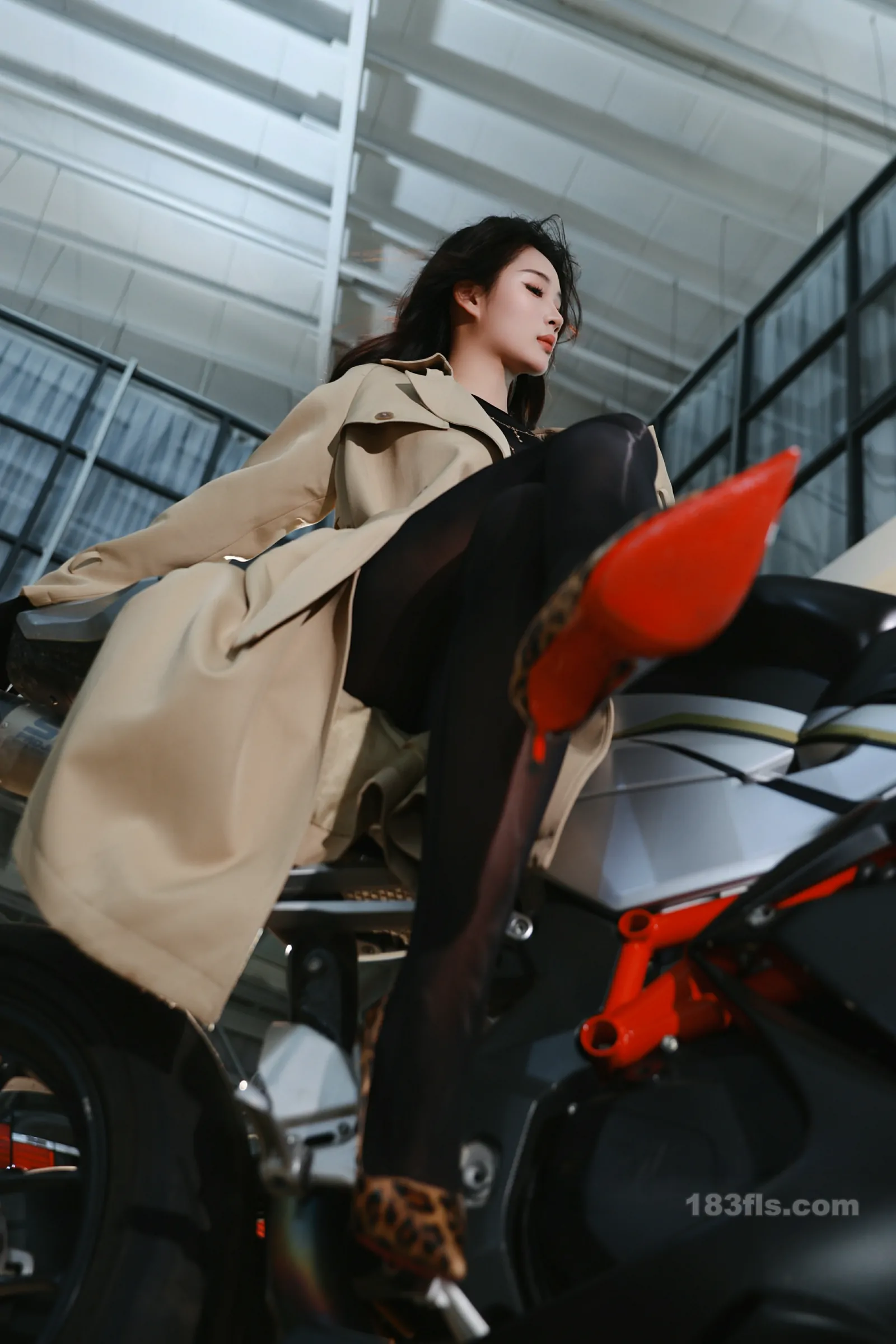 xiuren秀人网福利南乔大尺度私拍写真机车女郎-第5张图片-宅男套图吧