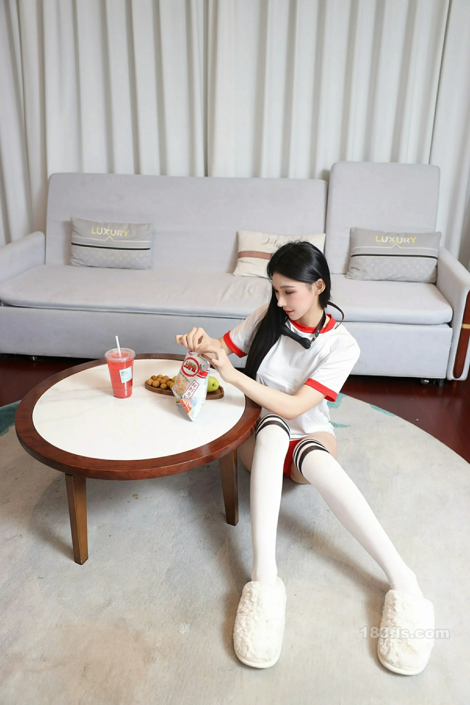 [XIUREN秀人网] 2025.12.16 No.11110 许微微呀-第5张图片-宅男套图吧