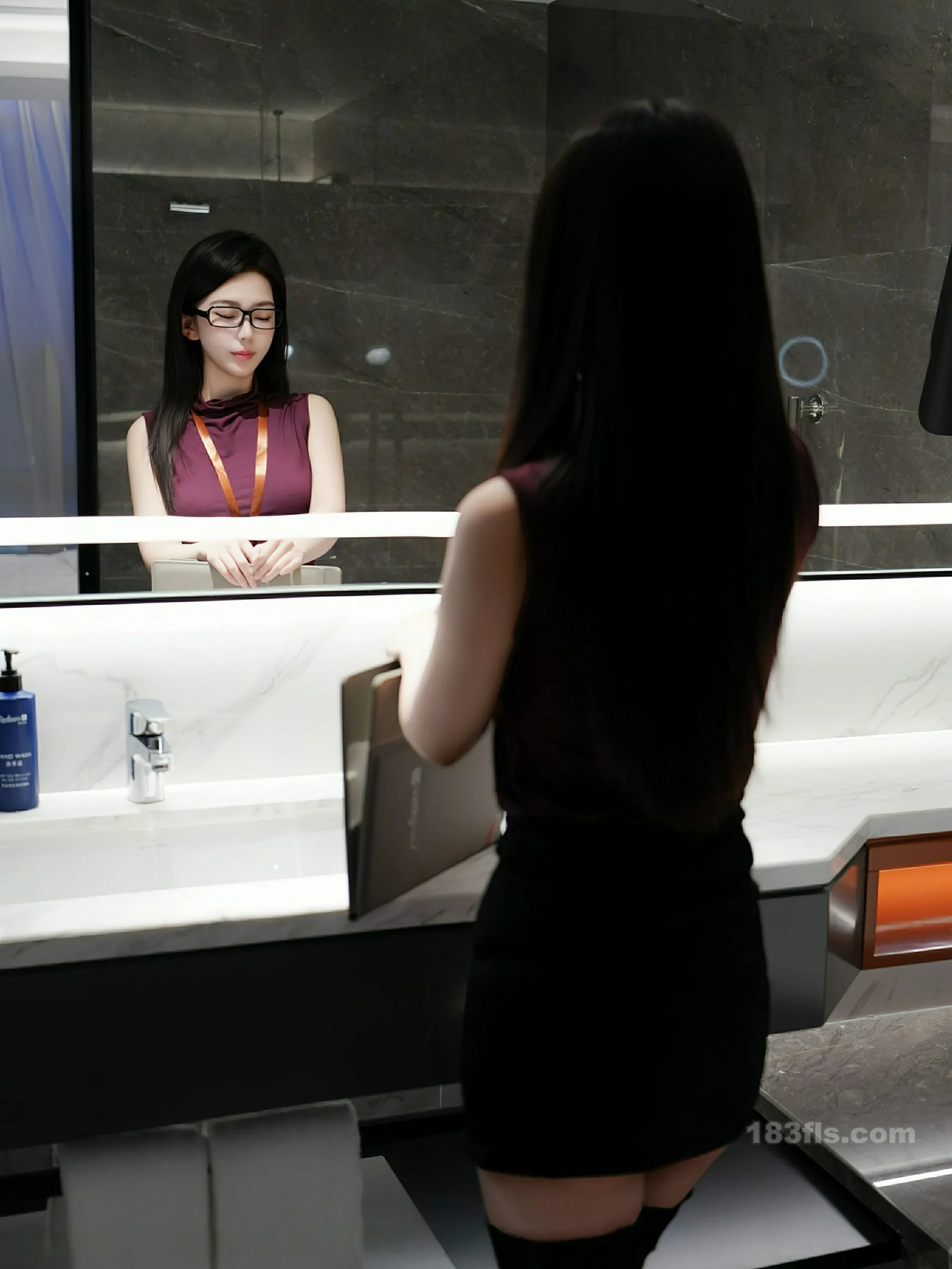 [XiuRen秀人网] 2025.12.22 No.11135 烧烧小桃-第2张图片-宅男套图吧