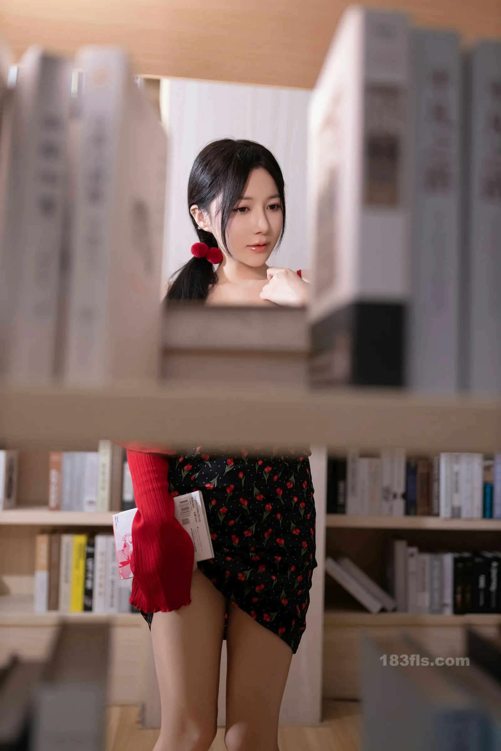 xiuren秀人网福利鱼子酱Fish大尺度私拍写真图书馆写真-第6张图片-宅男套图吧