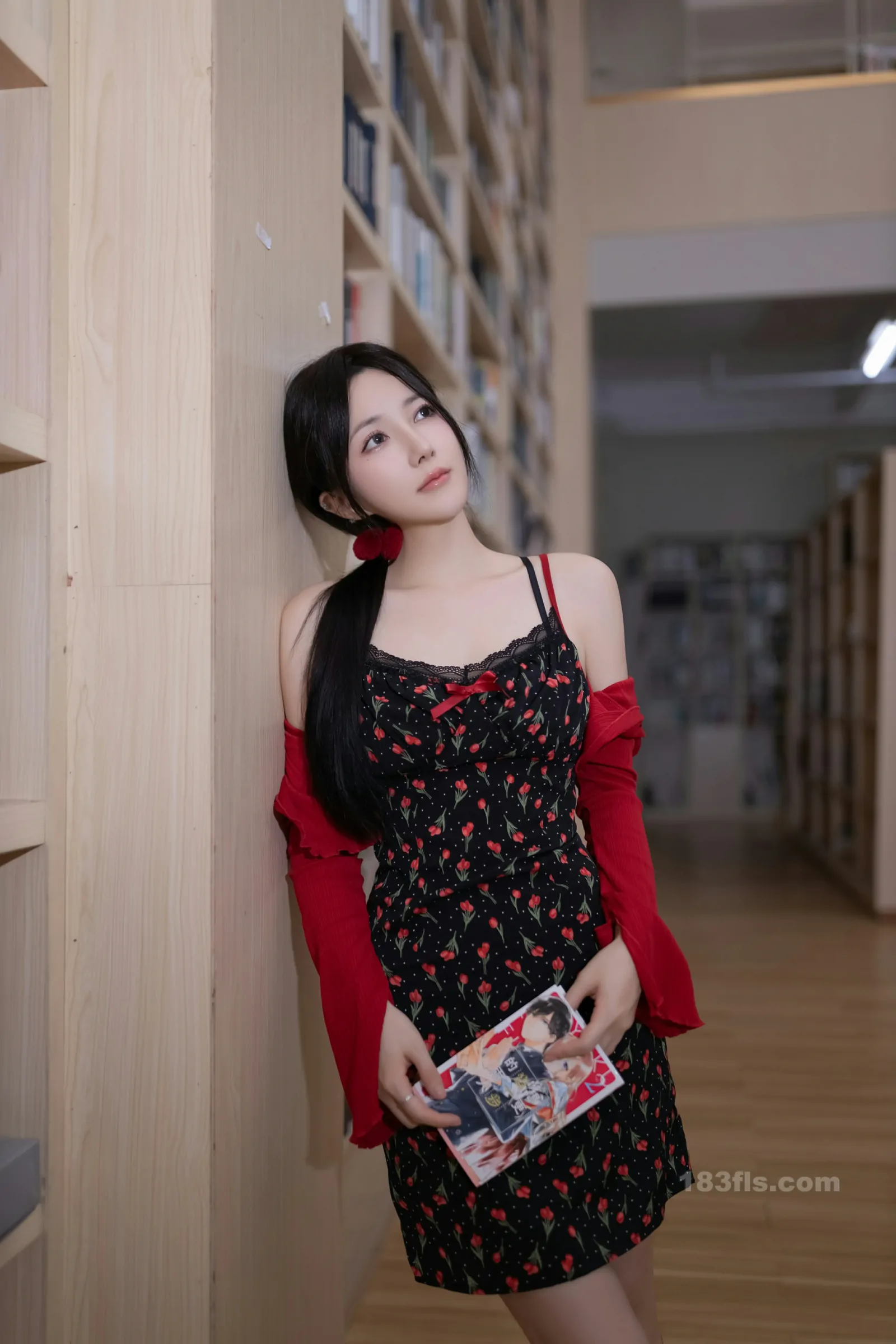 xiuren秀人网福利鱼子酱Fish大尺度私拍写真图书馆写真-第2张图片-宅男套图吧