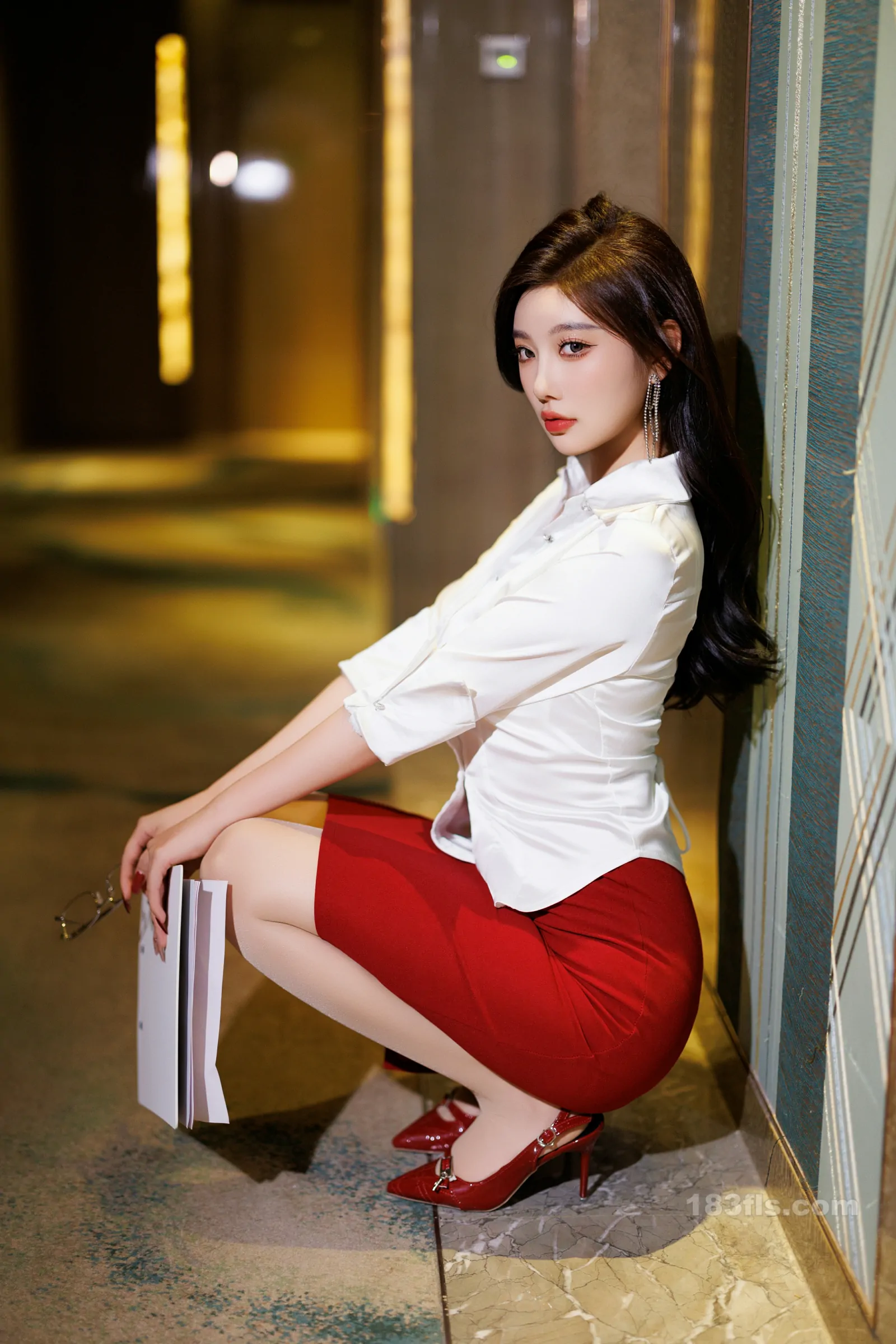 xiuren秀人网福利杨晨晨Yome大尺度私拍写真红色短裙-第6张图片-宅男套图吧