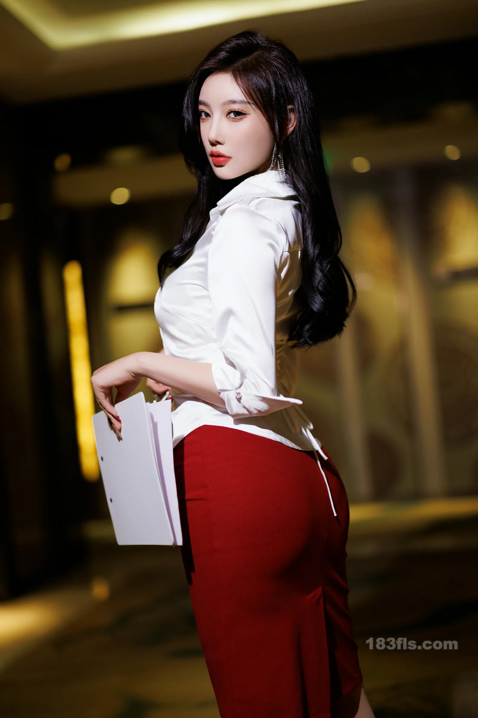 xiuren秀人网福利杨晨晨Yome大尺度私拍写真红色短裙-第4张图片-宅男套图吧