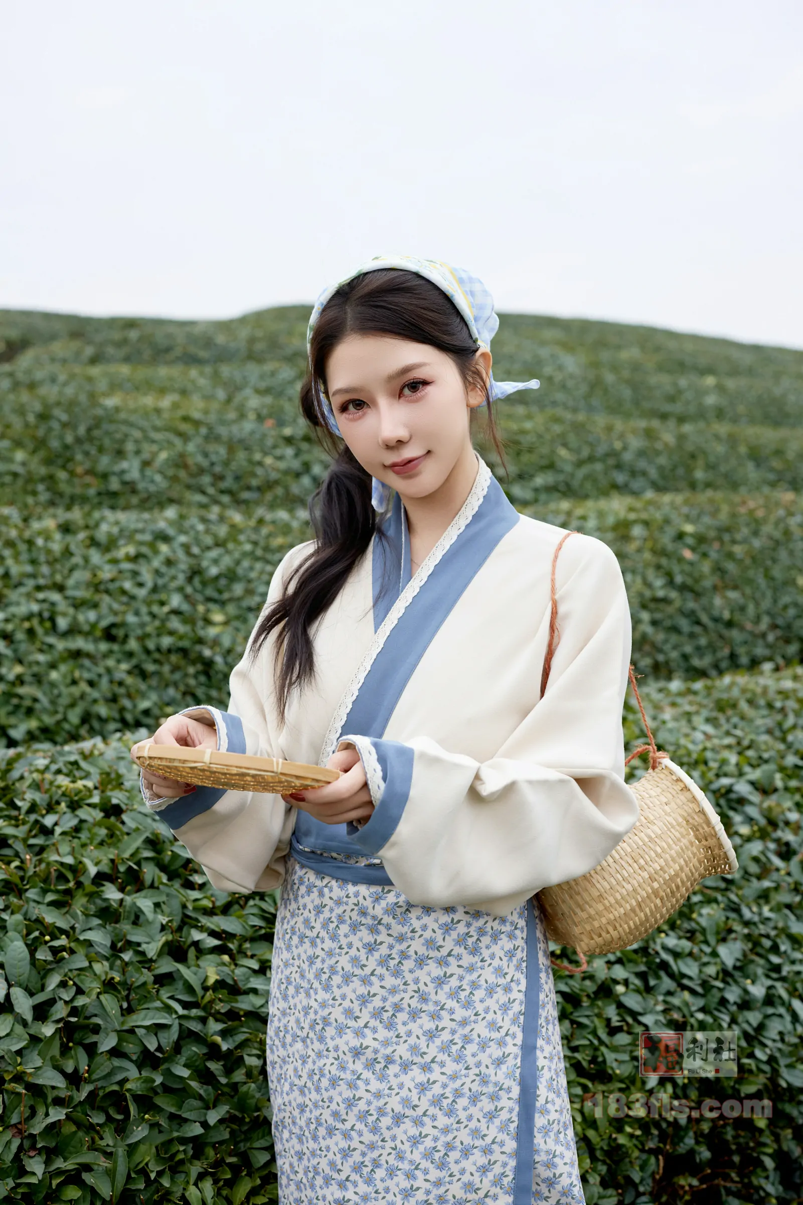 xiuren秀人网福利尹甜甜sunny大尺度内购采茶女-第5张图片-宅男套图吧