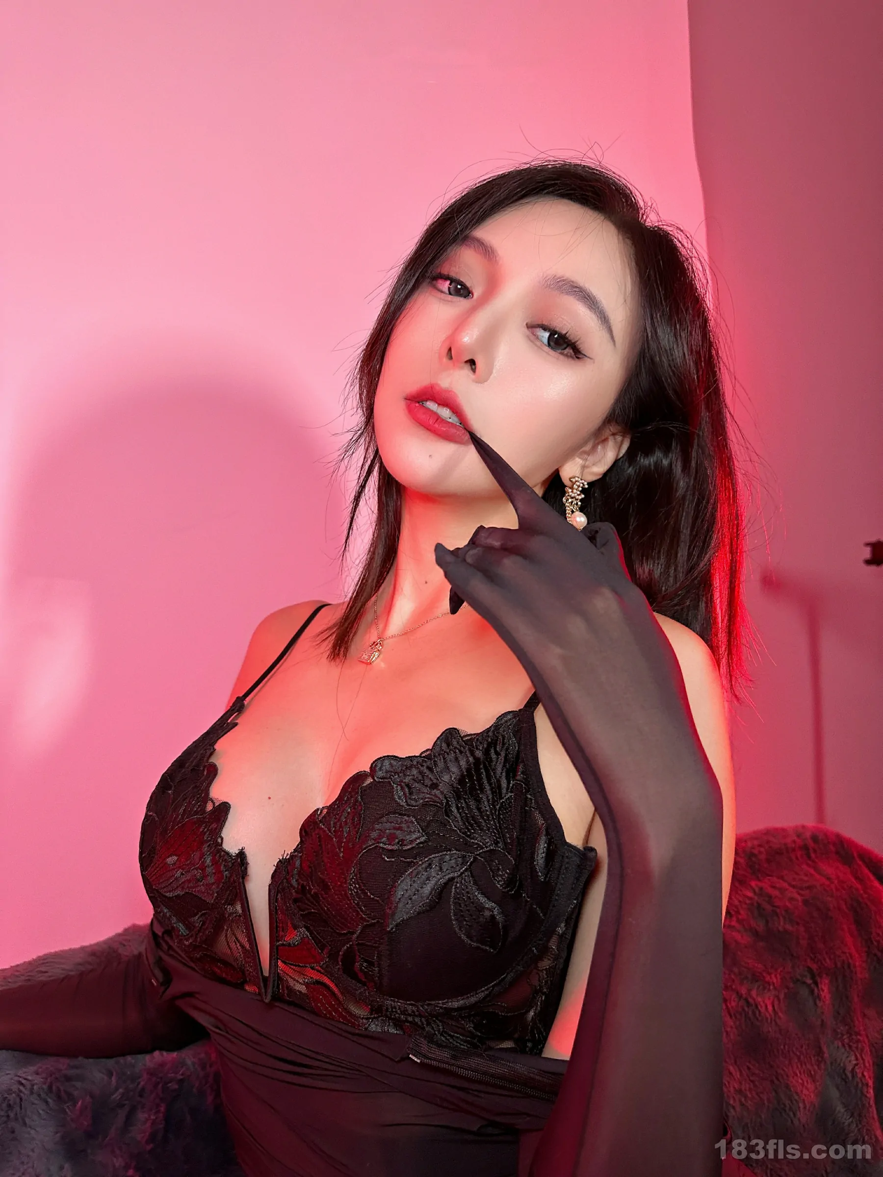 xiuren秀人网福利王馨瑶Yanni大尺度私拍写真连体丝袜