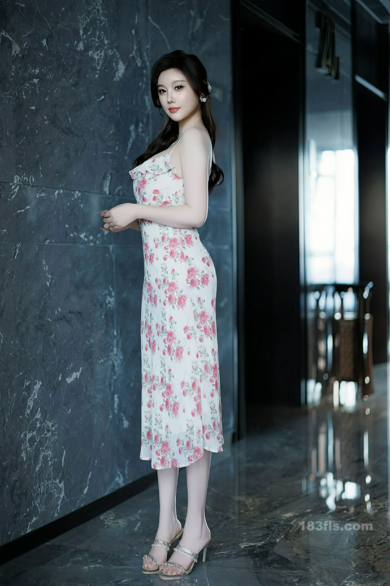 [XIUREN秀人网] 2025.11.12 No.10977 CHENCHEN.-第4张图片-宅男套图吧