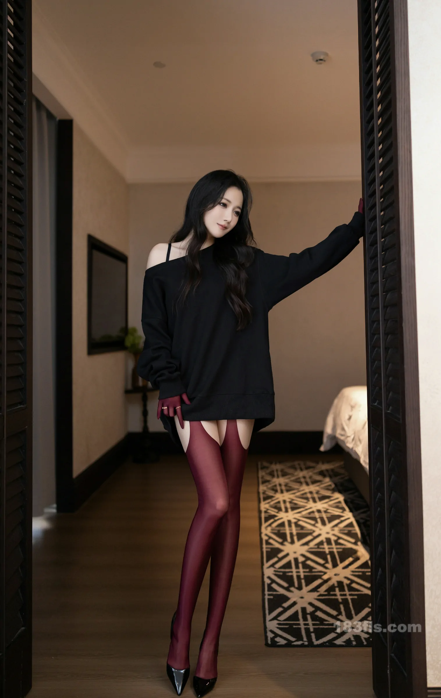 xiuren秀人网福利鱼子酱Fish大尺度私拍写真红与黑-第2张图片-宅男套图吧