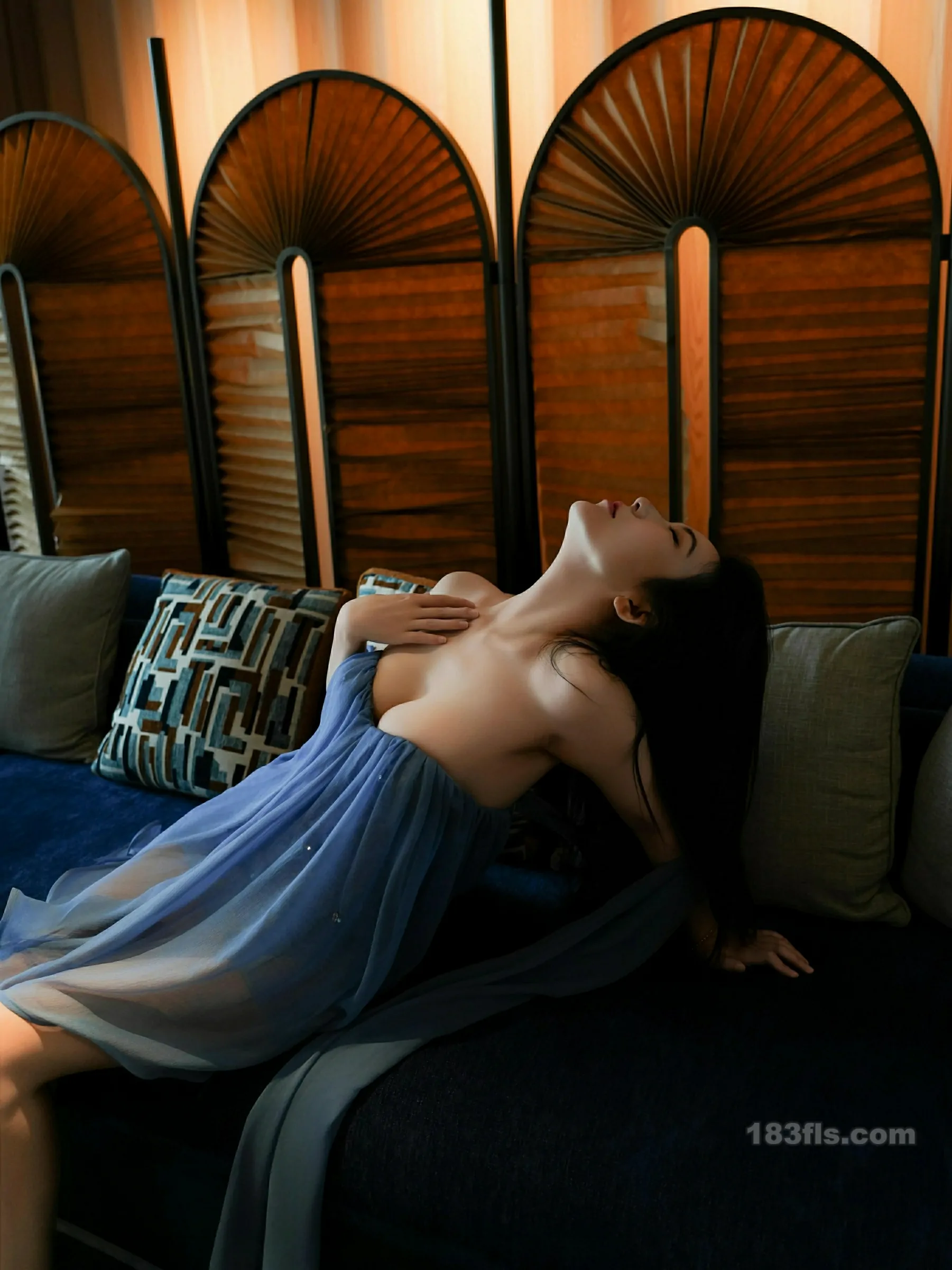 [XIUREN秀人网] 2025.11.14 No.10988 烧烧小桃-第3张图片-宅男套图吧