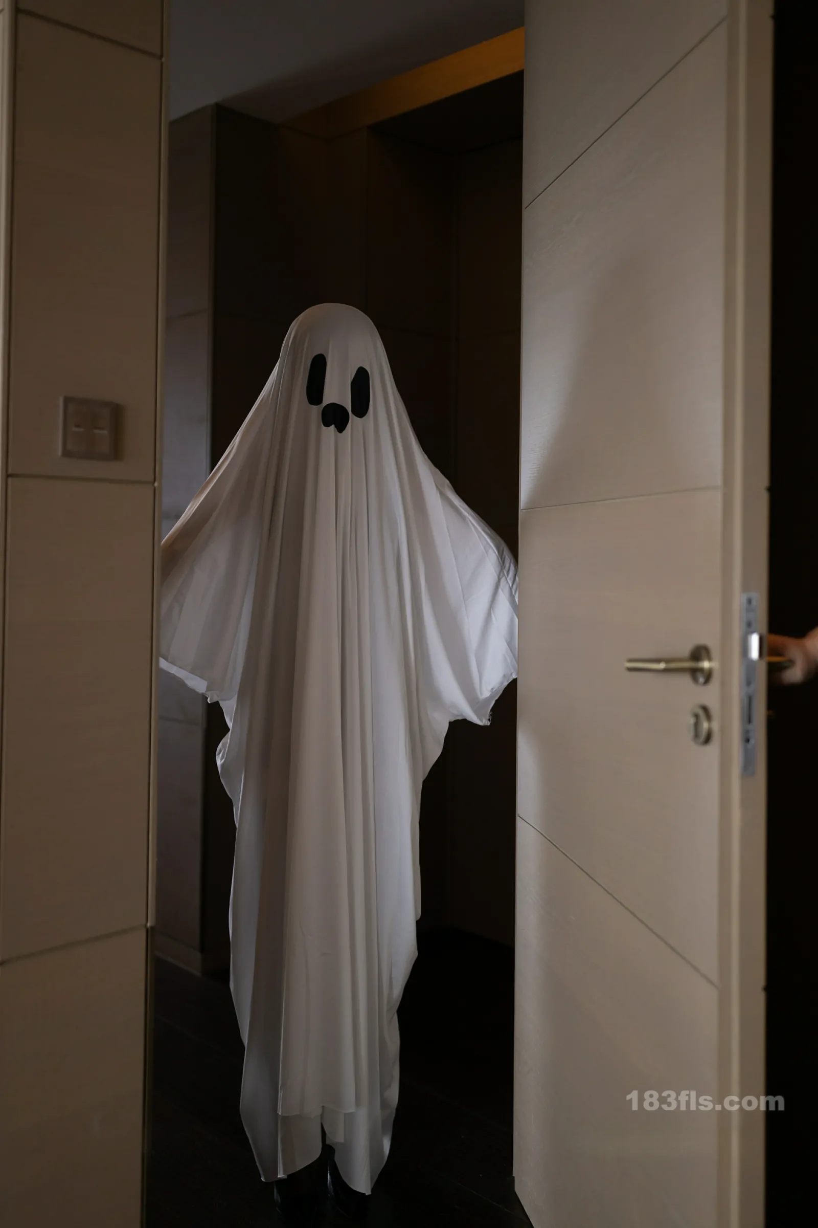 xiuren秀人网福利谢小蒽大尺度私拍写真恋爱幽灵-第2张图片-宅男套图吧