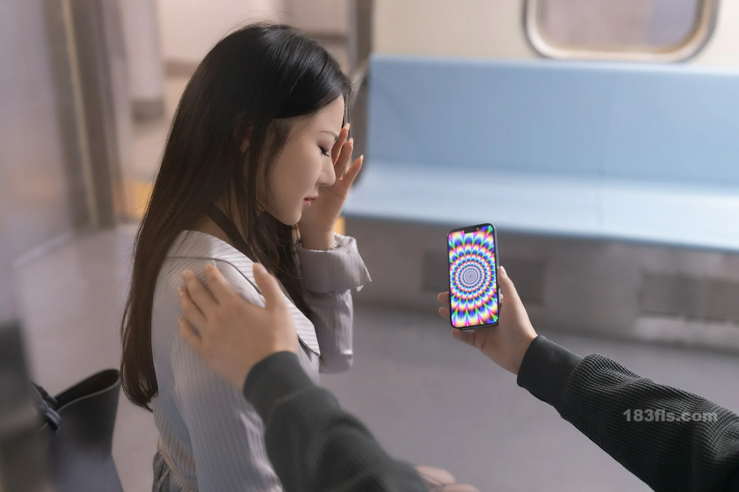 xiuren秀人网福利鱼子酱Fish大尺度私拍写真催眠地铁-第5张图片-宅男套图吧