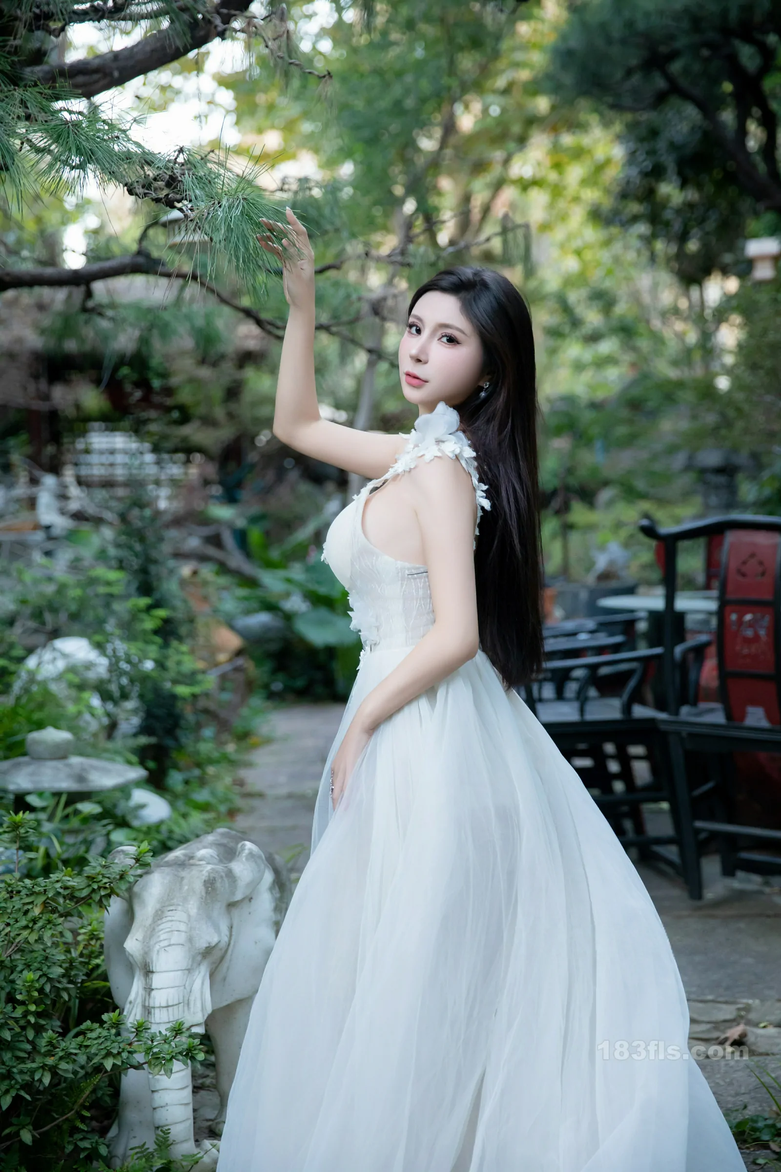 xiuren秀人网福利小蛮妖Yummy大尺度私拍写真性感婚纱-第3张图片-宅男套图吧