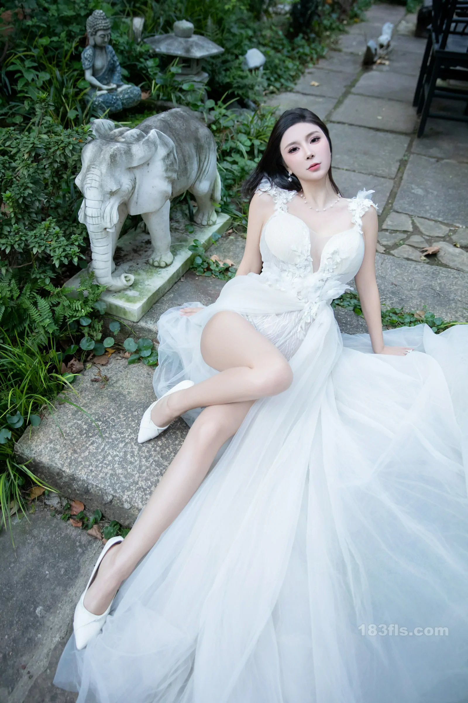 xiuren秀人网福利小蛮妖Yummy大尺度私拍写真性感婚纱-第6张图片-宅男套图吧