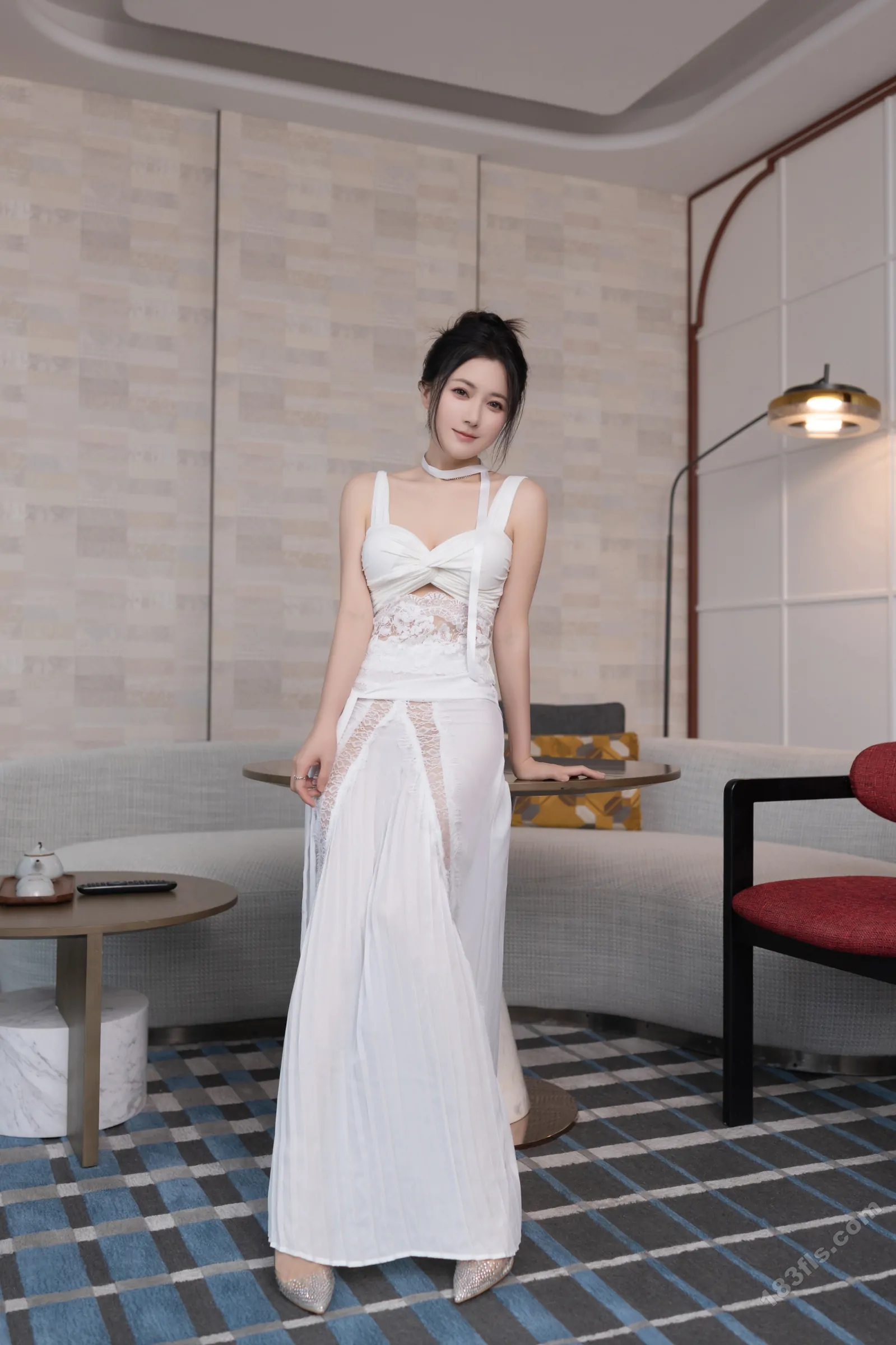 xiuren秀人网福利鱼子酱Fish大尺度私拍写真白裙-第3张图片-宅男套图吧