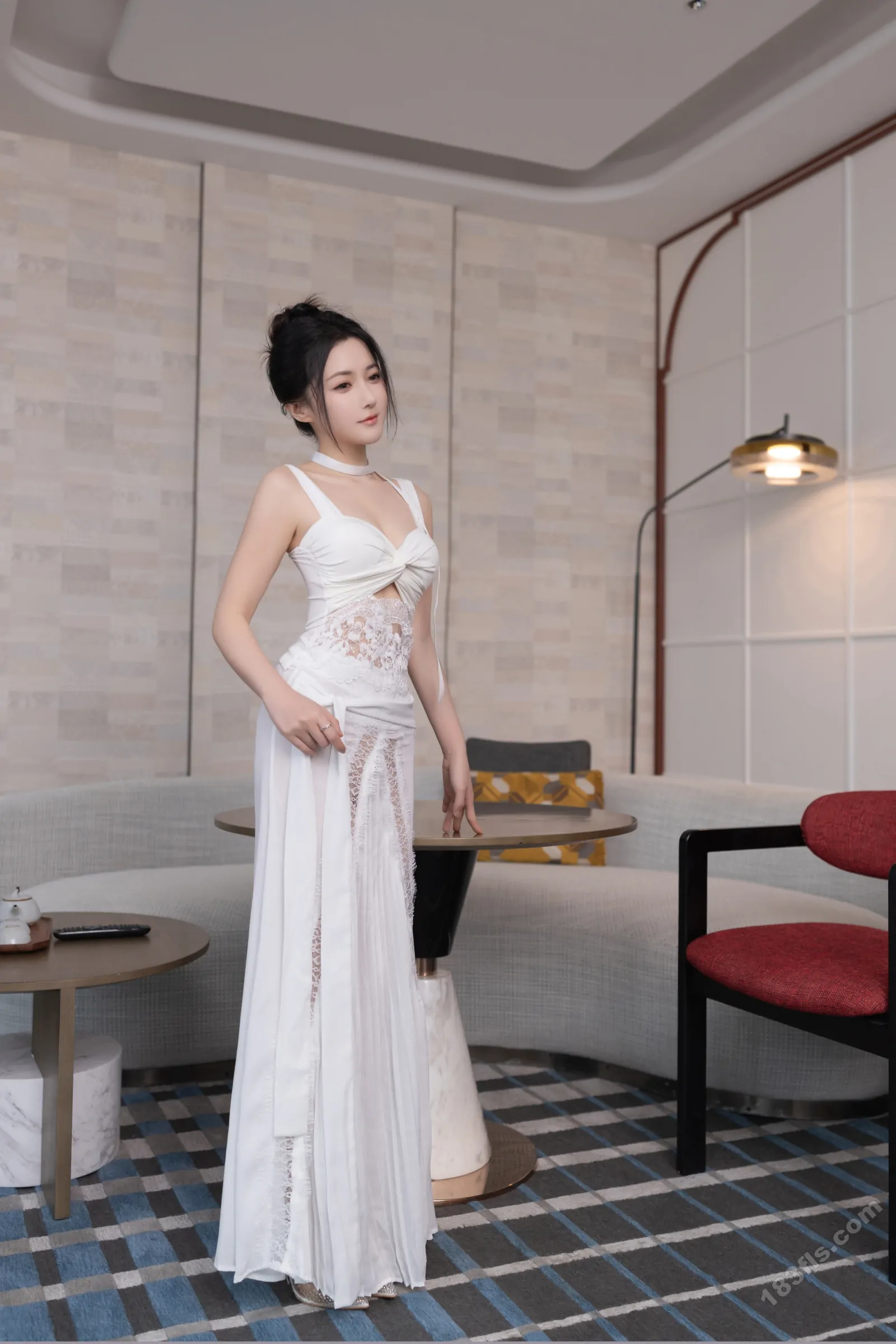 xiuren秀人网福利鱼子酱Fish大尺度私拍写真白裙-第4张图片-宅男套图吧