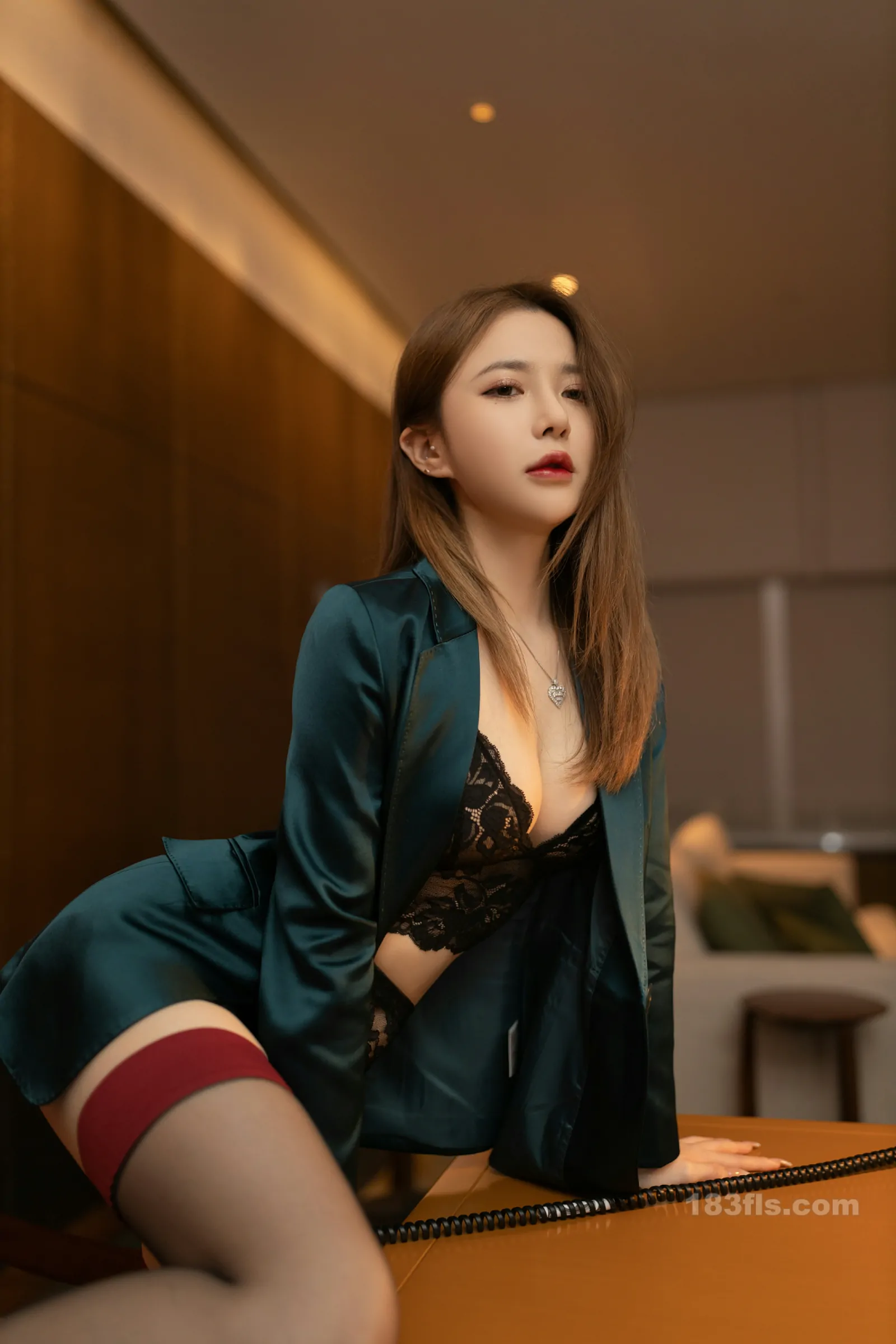 xiuren秀人网福利鱼子酱Fish大尺度内购无码流出寂寞女老板-第5张图片-宅男套图吧