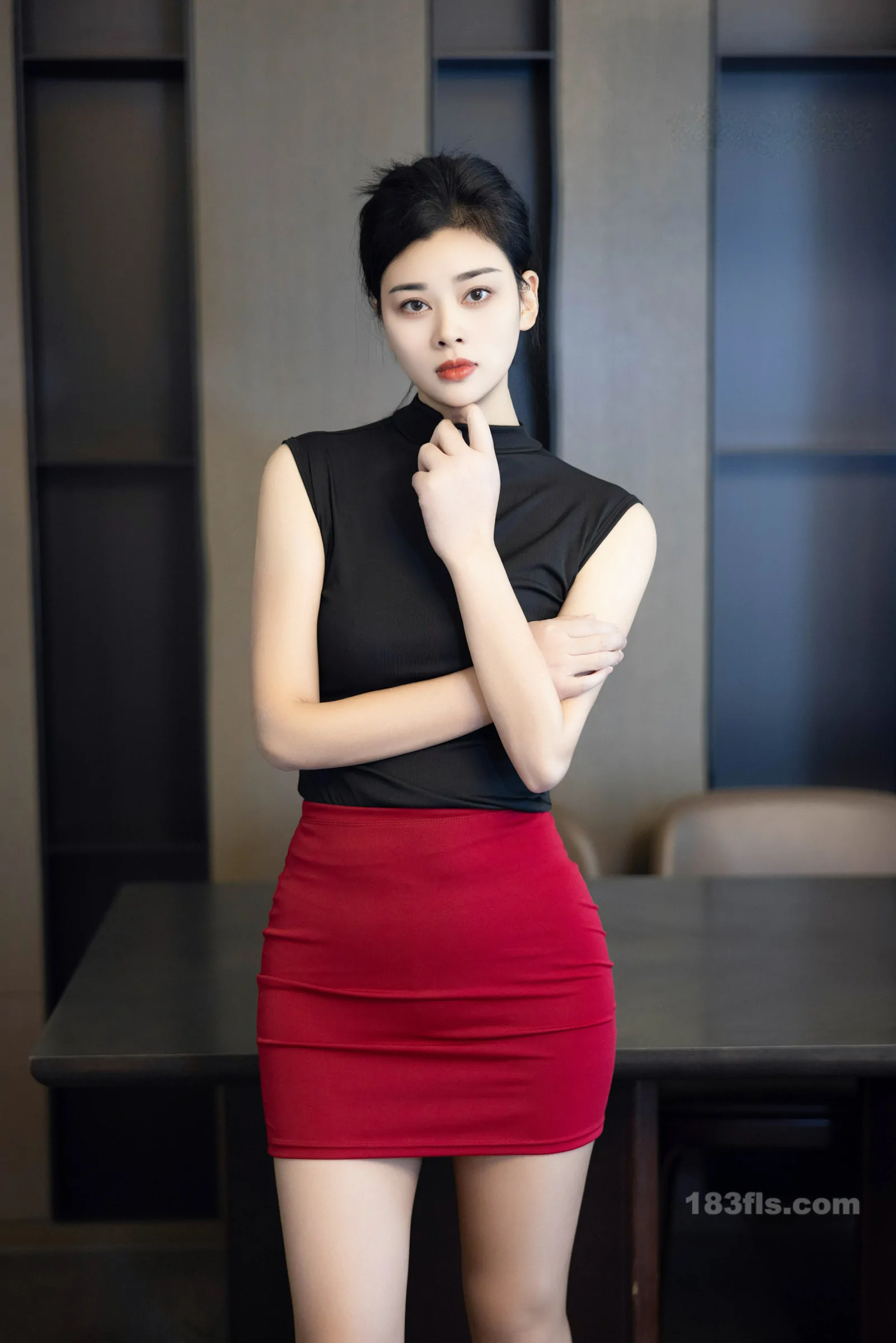 xiuren秀人网福利徐清妍大尺度内购无码流出黑色OL黑丝-第2张图片-宅男套图吧