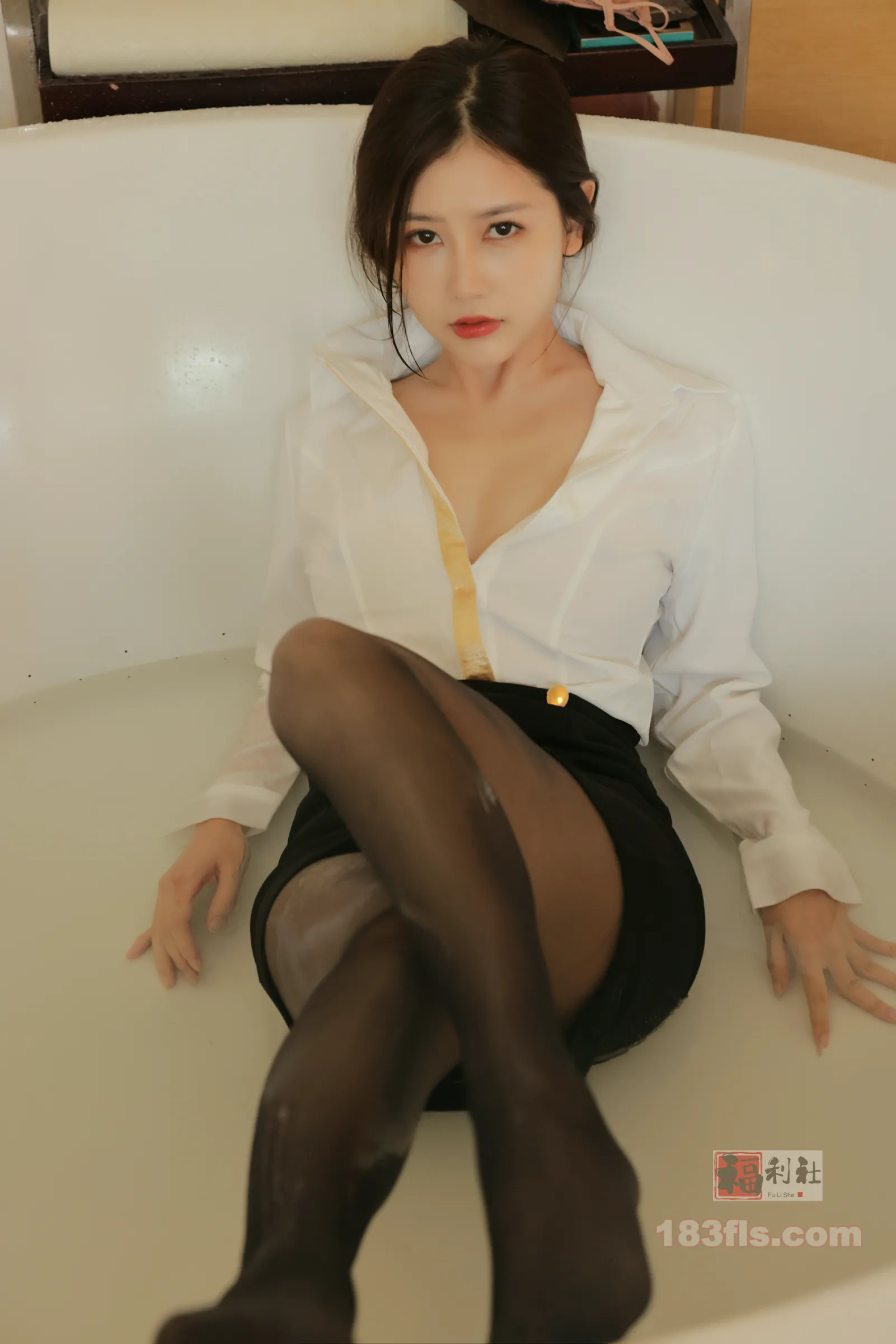 xiuren秀人网福利尹甜甜sunny大尺度内购女管家