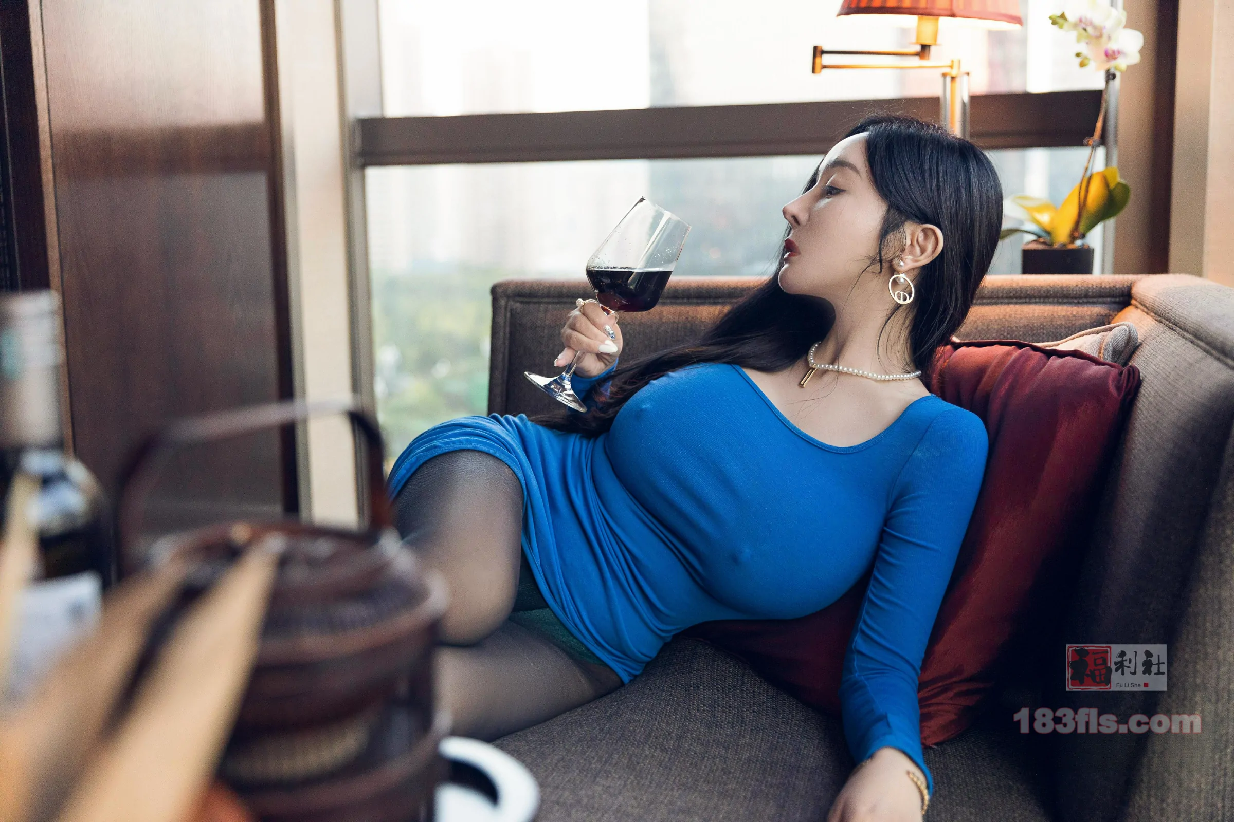 xiuren秀人网福利允爾大尺度内购蓝色上衣-第5张图片-宅男套图吧