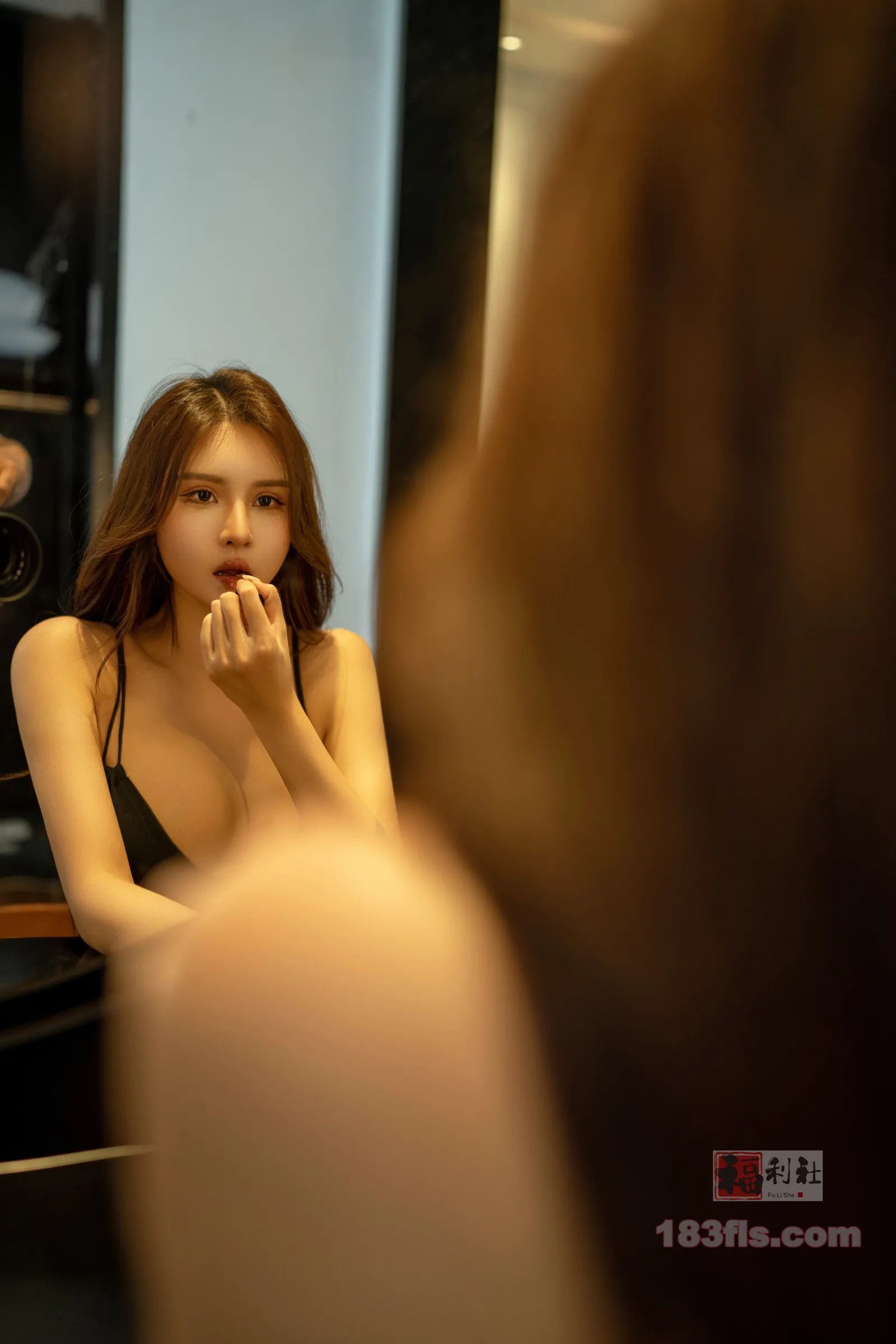 xiuren秀人网福利Emily尹菲大尺度内购牛奶涂抹-第2张图片-宅男套图吧